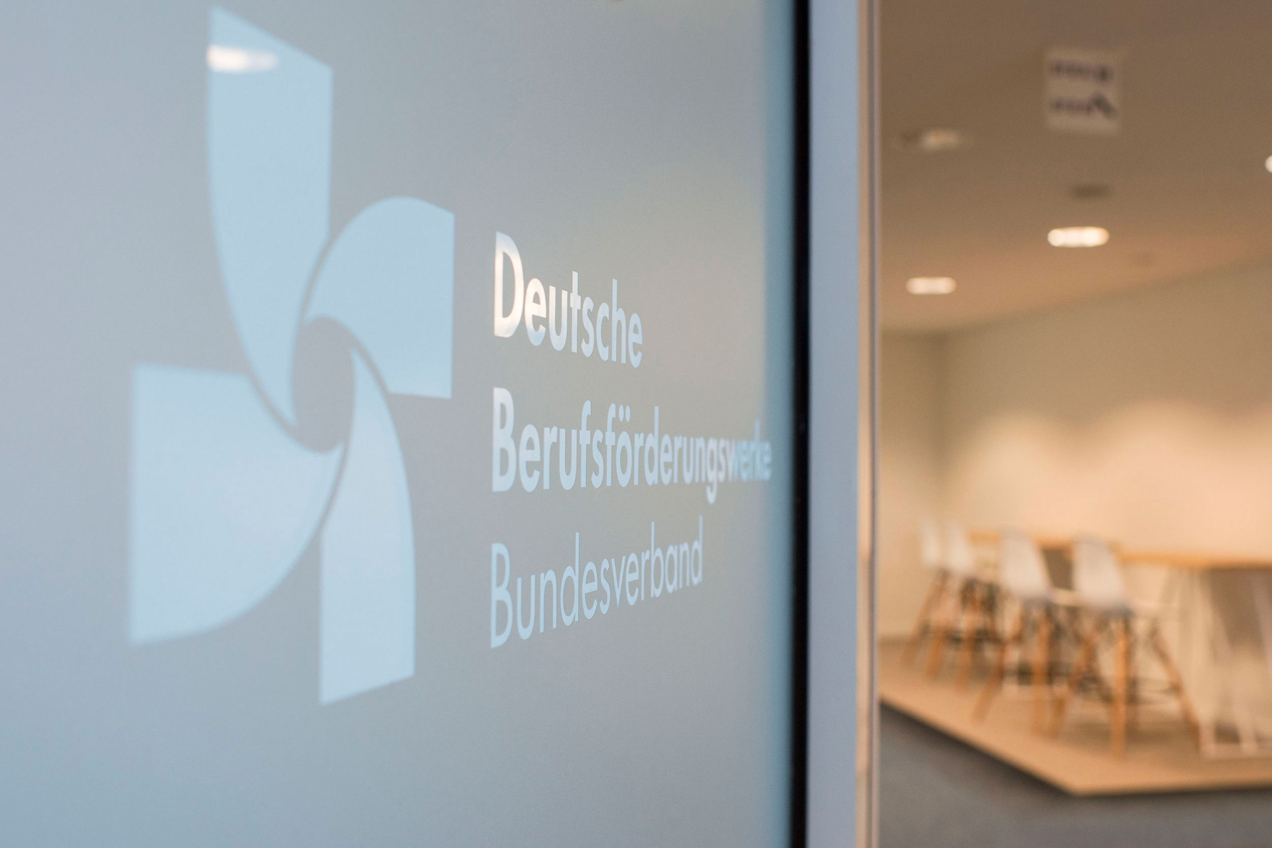 Die Eingangstür zur Geschäftsstelle des BV BFW in Berlin
